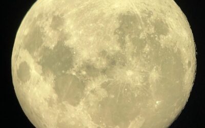 Casi un centenar de asistentes han disfrutado con los talleres de iniciación al astroturismo de Mancha Júcar-Centro